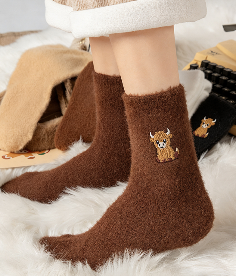 🔥Chaussettes douillettes brodées pour femmes avec motif de vache des Highlands
