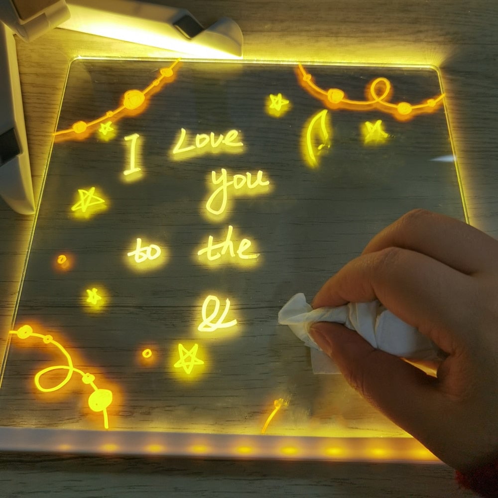 🖊️ Stimulez instantanément votre créativité ! ✨ Tableau d'information LED en acrylique : exprimez-vous sans limites ! 🎨 Comprend 7 stylos de couleur