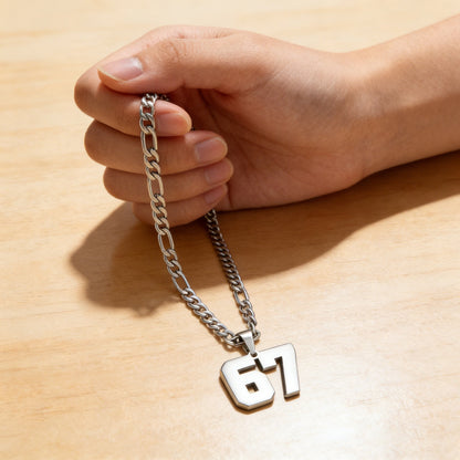 ⛄ Offre Spéciale Hiver：69 % de réduction🔥Exprimez-Vous avec le Pendentif Chiffre 67 - Un Accessoire Unique & Audacieux