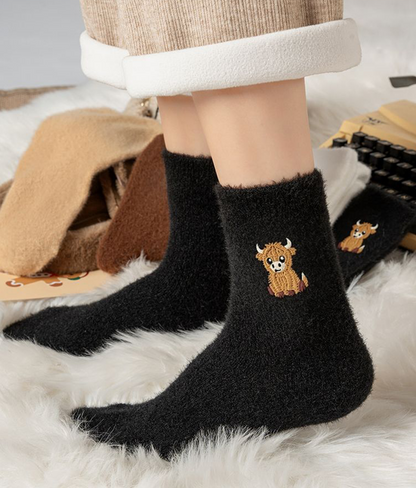 🔥Chaussettes douillettes brodées pour femmes avec motif de vache des Highlands