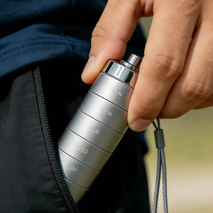 📢📢50 % de réduction !! ⏰Boîte à pilules de voyage en métal – Organisateur 7 jours empilable et étanche, grande taille