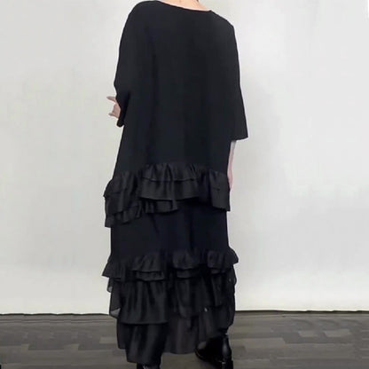 Robe fluide oversize à volants et superpositions