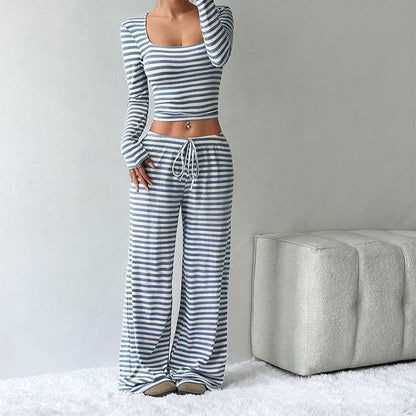 Ensemble haut ajusté en maille rayée et pantalon large
