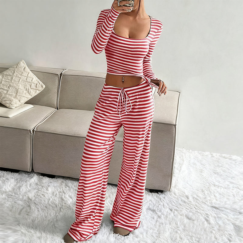 Ensemble haut ajusté en maille rayée et pantalon large