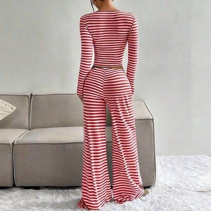 Ensemble haut ajusté en maille rayée et pantalon large
