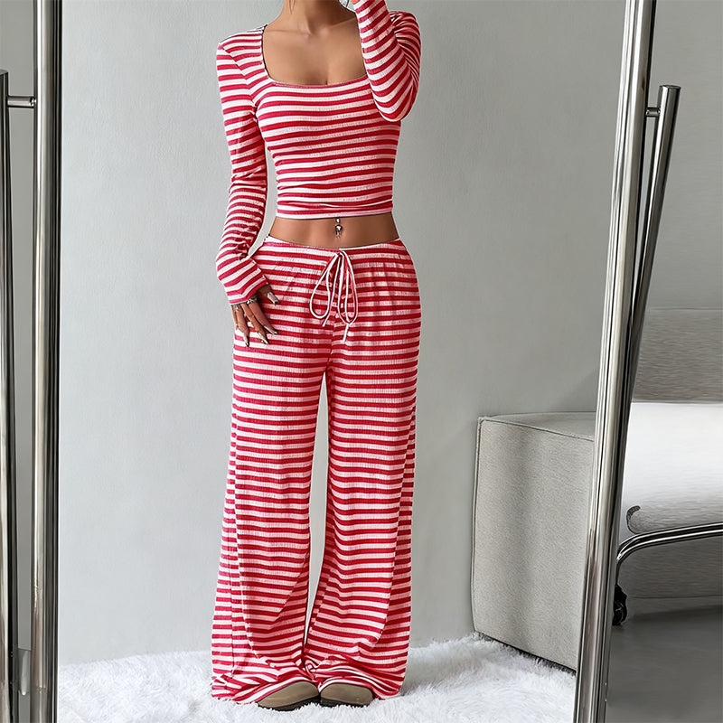 Ensemble haut ajusté en maille rayée et pantalon large