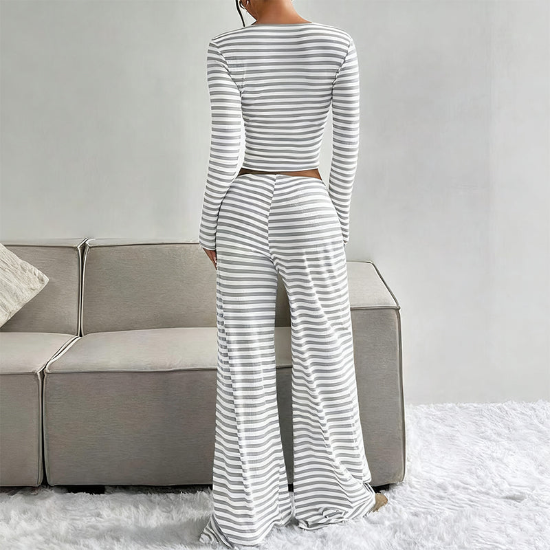 Ensemble haut ajusté en maille rayée et pantalon large
