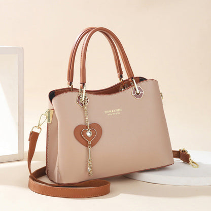 Élégant sac fourre-tout pour femme avec breloque en forme de cœur brillant