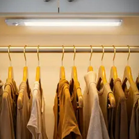 Lampe LED d’armoire intelligente avec détecteur de mouvement