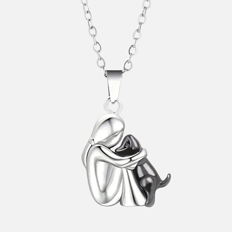 Petite Fille Câlinant un Chien – Clous d’Oreilles et Collier