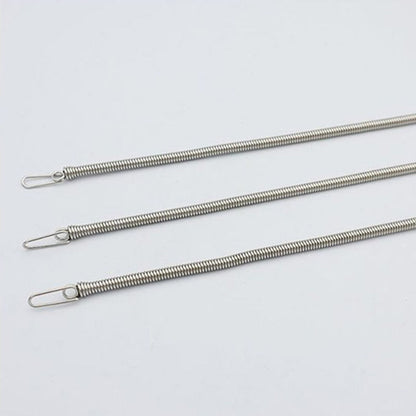 Outil multifonctionnel pliable à cordon élastique pour enfiler les fils