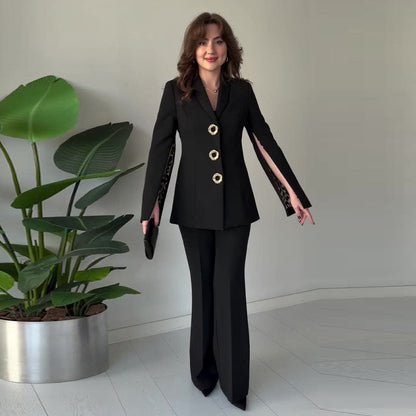 Ensemble 2 pièces élégant pour femme avec blazer à manches fendues et pantalon