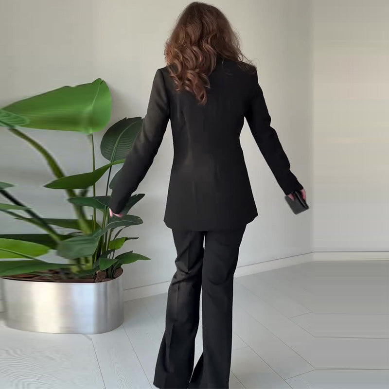 Ensemble 2 pièces élégant pour femme avec blazer à manches fendues et pantalon