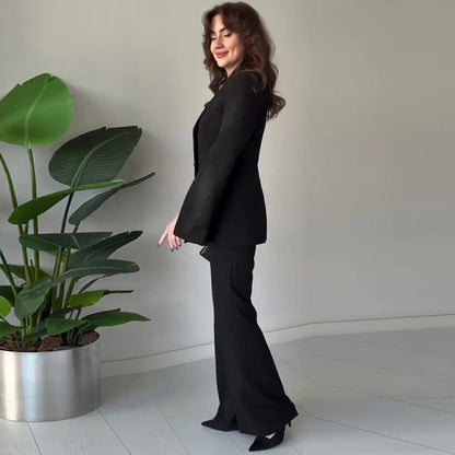 Ensemble 2 pièces élégant pour femme avec blazer à manches fendues et pantalon