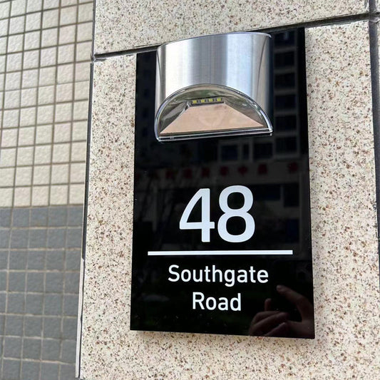 Plaque de numéro de maison solaire