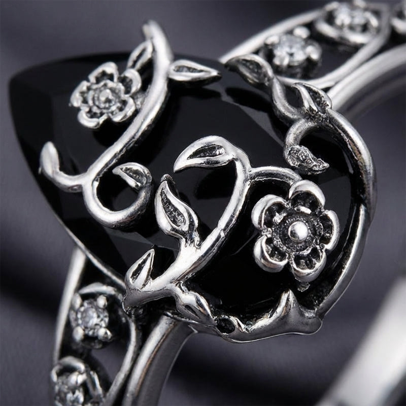 💎 50% sur Bague Bohème Vintage à Motif Floral ! 💎 Artisanat Détaillé, Pierre Précieuse Noire & Style Romantique Ajustable✨